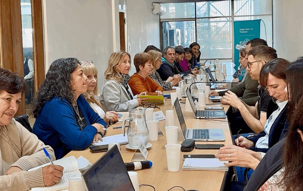 Provincia ofreció 5% de aumento a docentes y estatales: así quedarán los salarios
