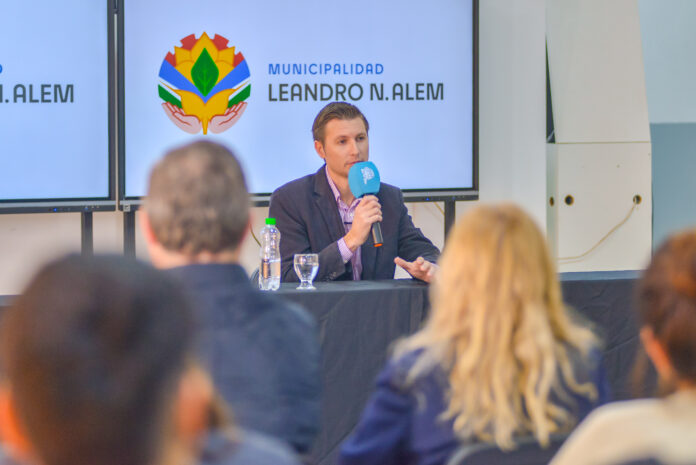 El intendente de Vedia , Carlos Ferraris, anuncia la inversión. (Municipalidad de Vedia)
