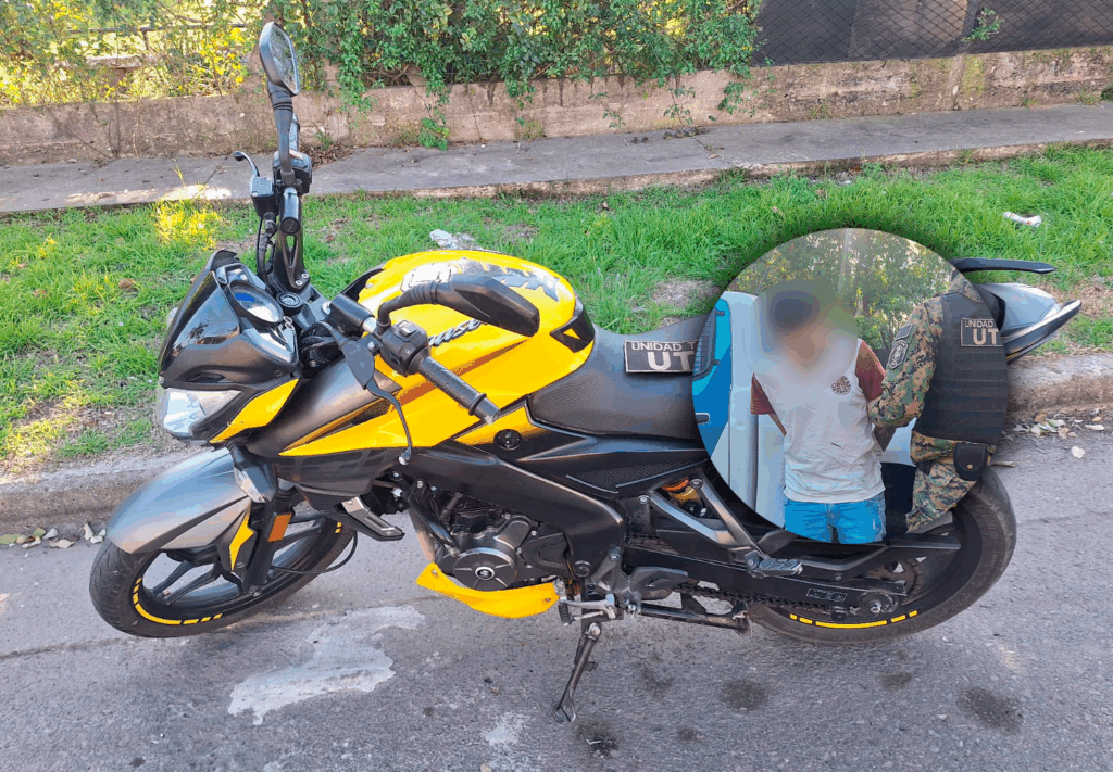 Intentó evadir un control, se cayó de la moto, huyó a pie y lo atraparon: tenía una Bajaj Rouser NS 200 robada