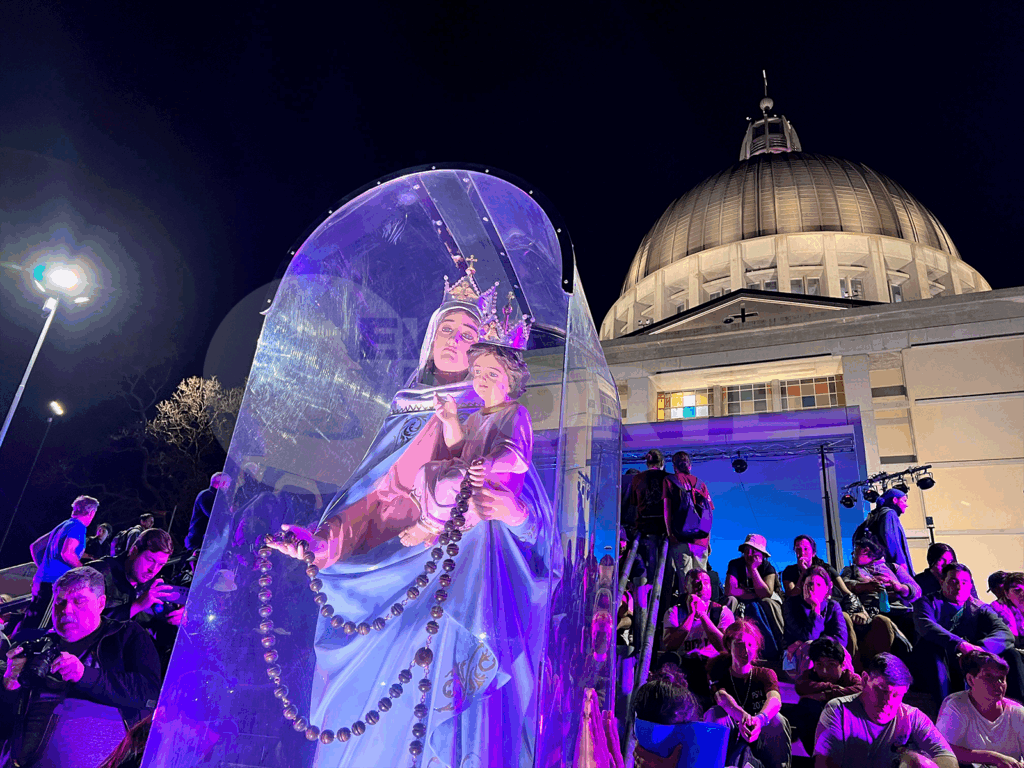 A minutos para el 42° aniversario de la Virgen del Rosario de San Nicolás: los fieles se concentran en el Santuario