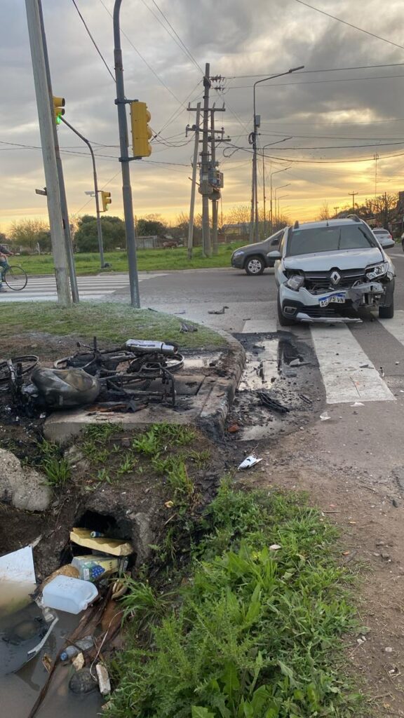 motociclista debió ser hospitalizado choque