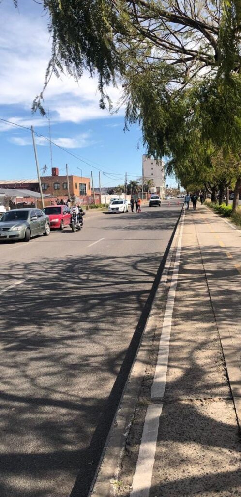 Una conductora de 35 años embistió a un niño de 10 años y sufrió fracturas en Av. Perón y Rucci