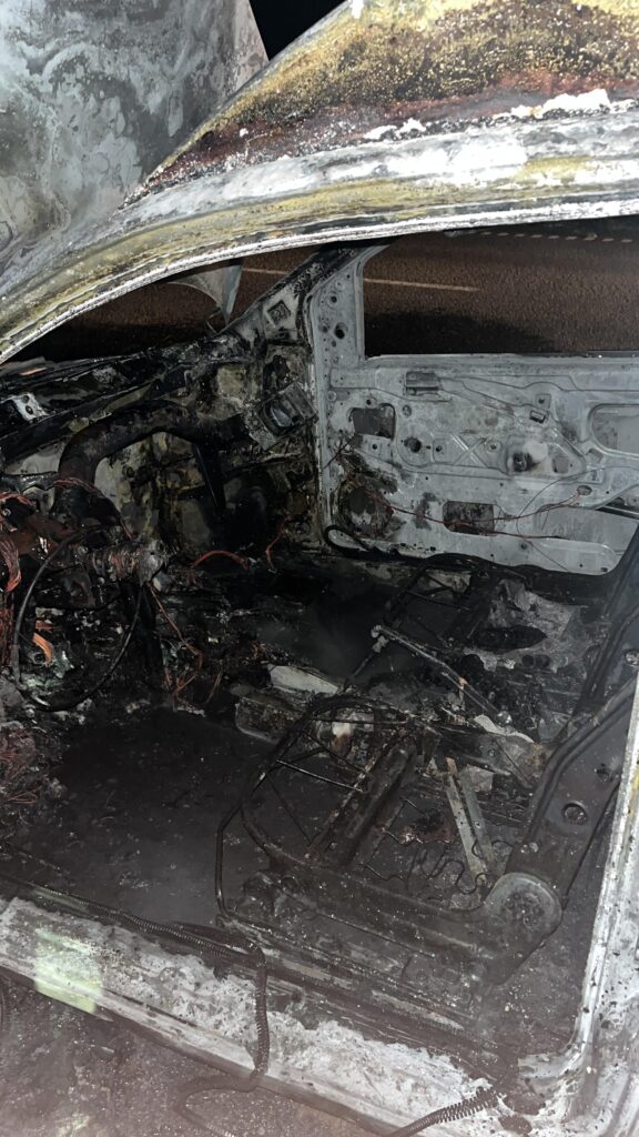 Una furgoneta Fiat Fiorino ardió en llamas en la Ruta 9 km 235: solo hubo daños materiales