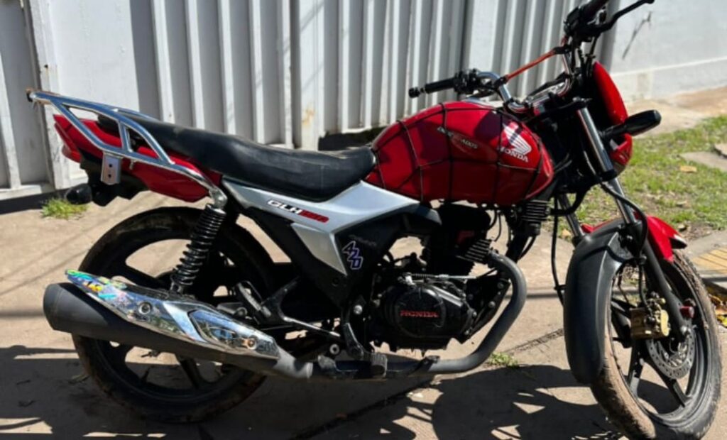 Hallaron una motocicleta Honda CG Titán adulterada en calle Italia y Acevedo