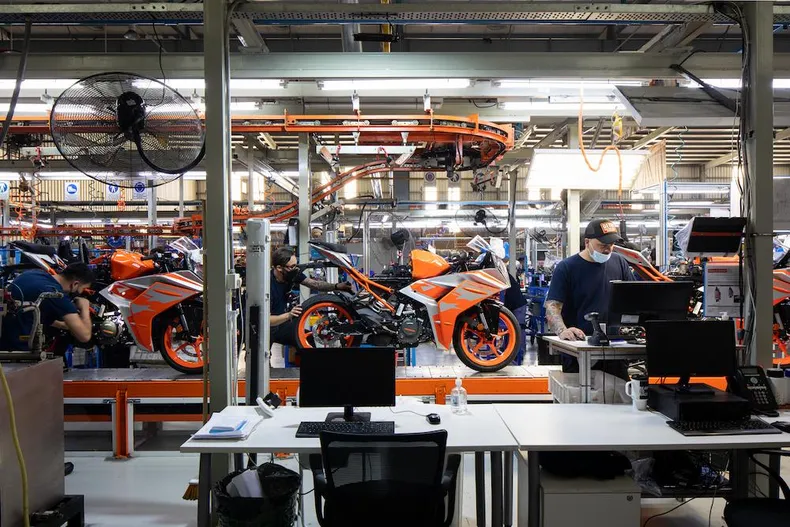 Cierra la planta e una conocida fábrica de motos en Campana y despiden a 50 operarios