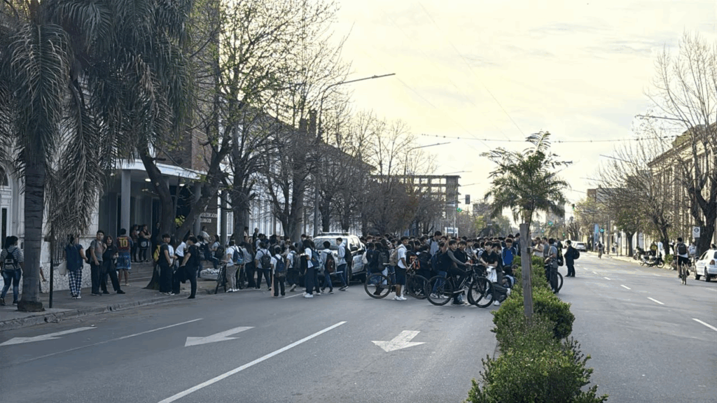 Hubo una amenaza de bomba en la Escuela Técnica N° 2: realizaron un operativo preventivo