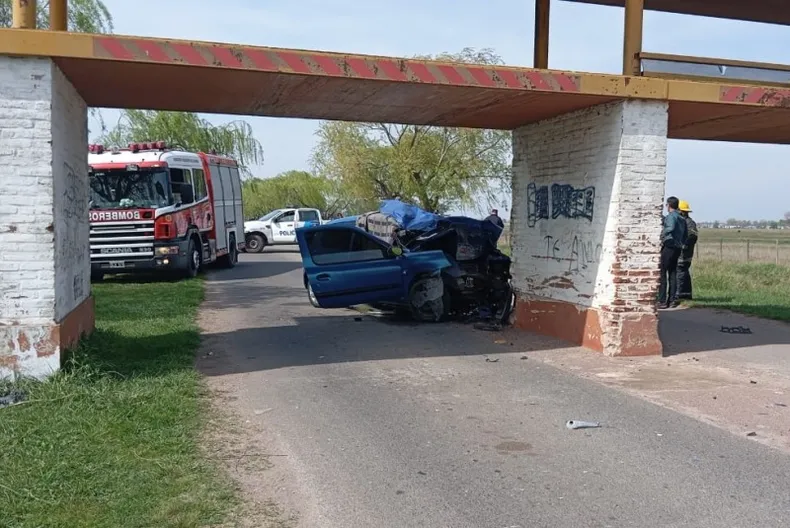 Olavarría: murieron una madre y su hija de 9 años tras chocar contra un limitador de velocidad