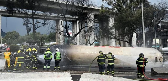 Ya son veinte las víctimas por la explosión del camión de gas en Ciudad de México