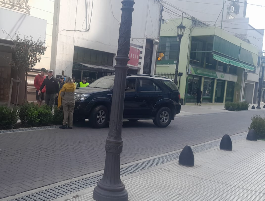 conductora mujer se descompensó al volante