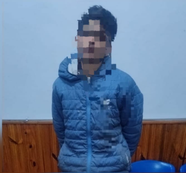joven amenazar a su madre