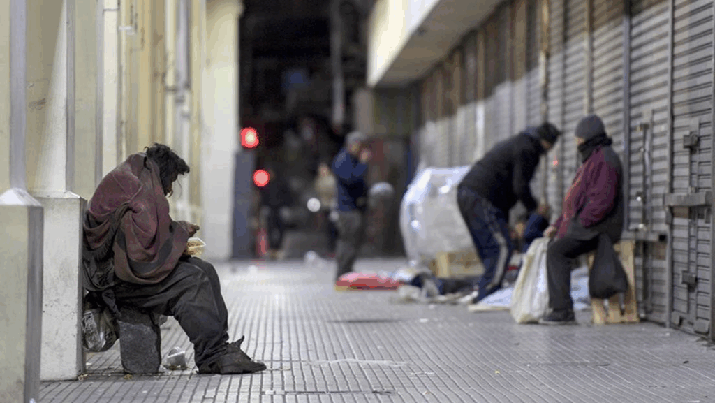 La pobreza bajó al 31,6% en el primer semestre de 2025