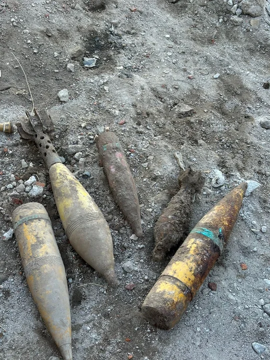Córdoba: remodelaba su casa y encontró cinco artefactos explosivos enterrados