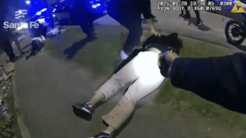 policía pistola Taser en rosario