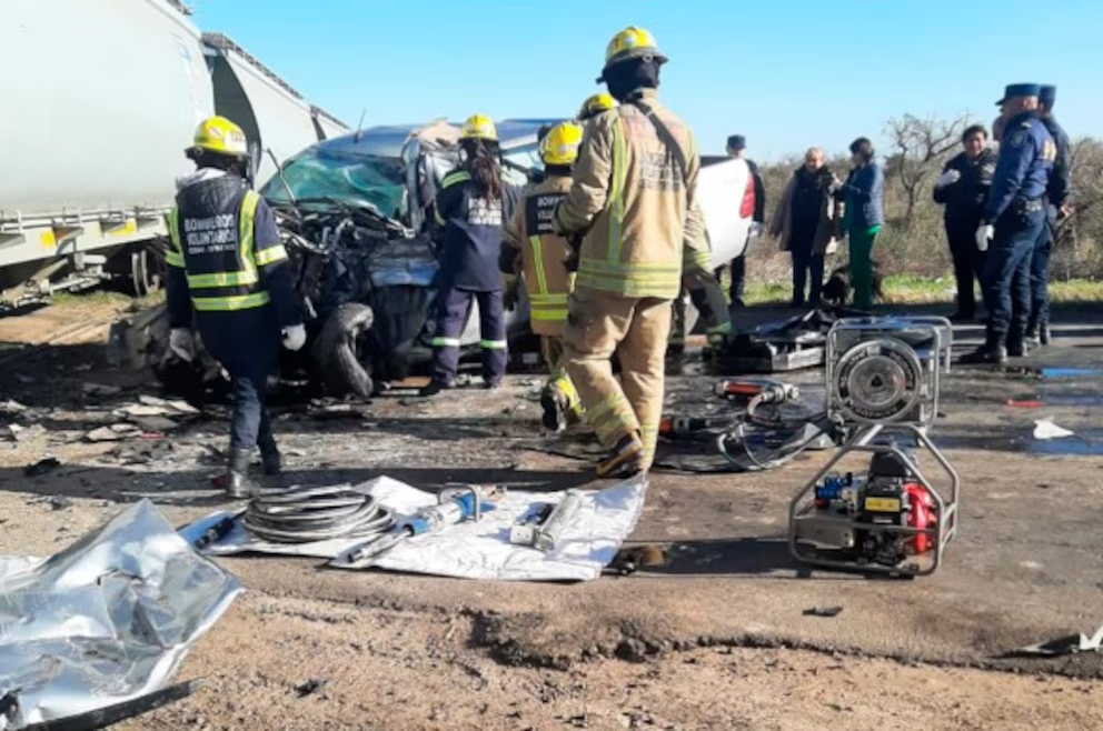 Tragedia en Entre Ríos: tres amigos murieron al chocar contra un tren de carga y uno resultó herido