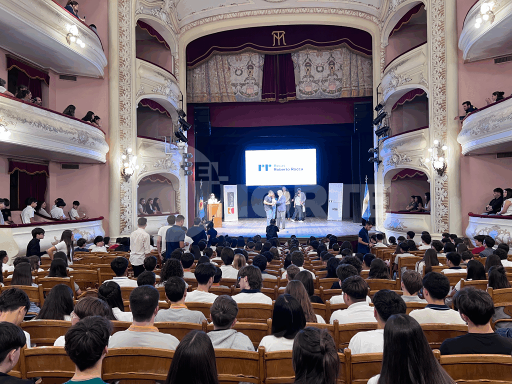 Se desarrolló en el Teatro San Nicolás el acto de entrega de Becas "Roberto Rocca"