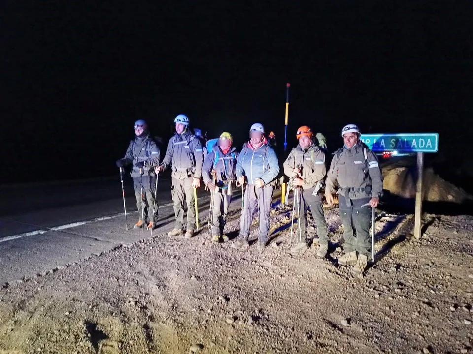 rescataron a dos andinistas extraviados las leñas