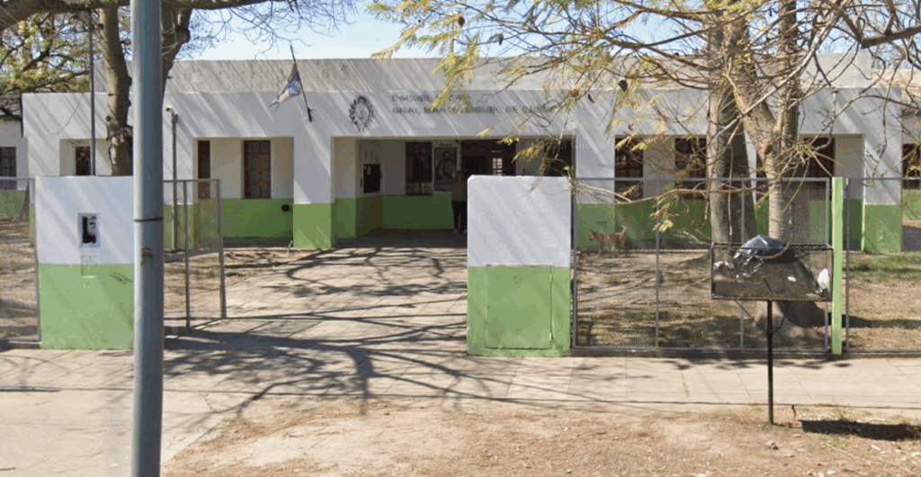 robaron las puertas laterales predio educativo