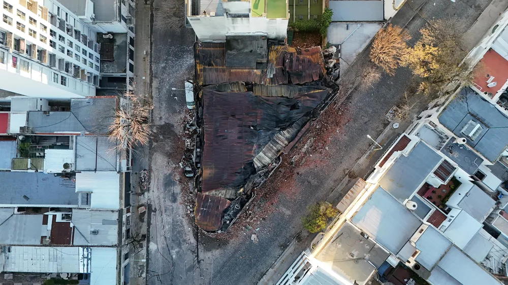 Incendio en el depósito de La Plata: peritaje revela que todo comenzó con una falla en una luminaria