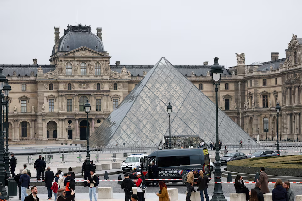 roban joyas invaluables del louvre corona francesa