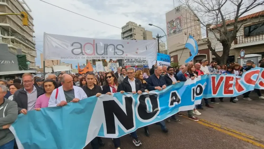 Docentes universitarios anuncian paro nacional por el financiamiento universitario