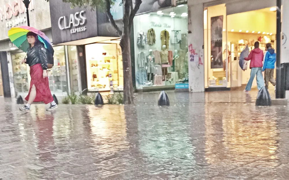 Fin de semana con tormentas y descenso de temperaturas en toda la provincia