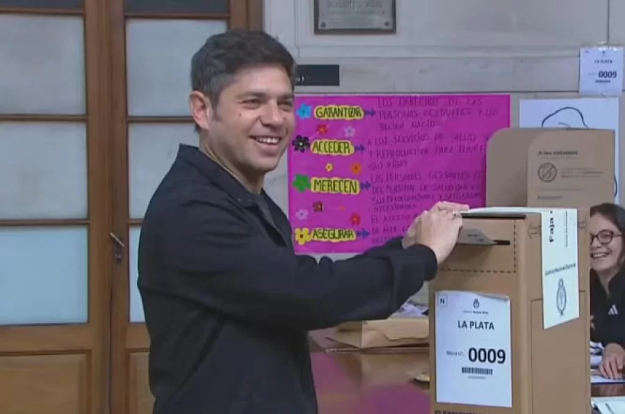 Votó Axel Kicillof en La Plata: "Estamos eligiendo qué va a pasar en Argentina"