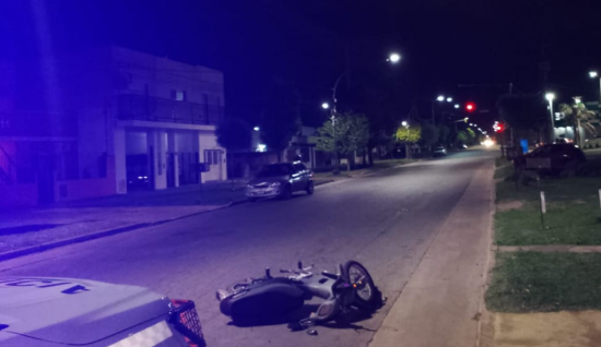 choque entre un auto y una moto