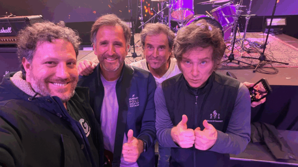 Javier Milei llegó al Movistar Arena para presentar su libro: hubo incidentes entre militantes de izquierda y la policía