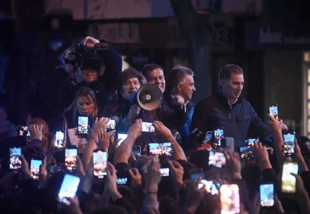 Milei recorrió Mar del Plata para reforzar la campaña: marchas a favor y en contra de la caminata libertaria
