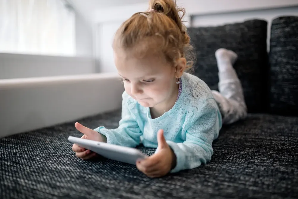 Día Mundial de la Visión: advierten que los menores de 2 años no deben estar frente a pantallas