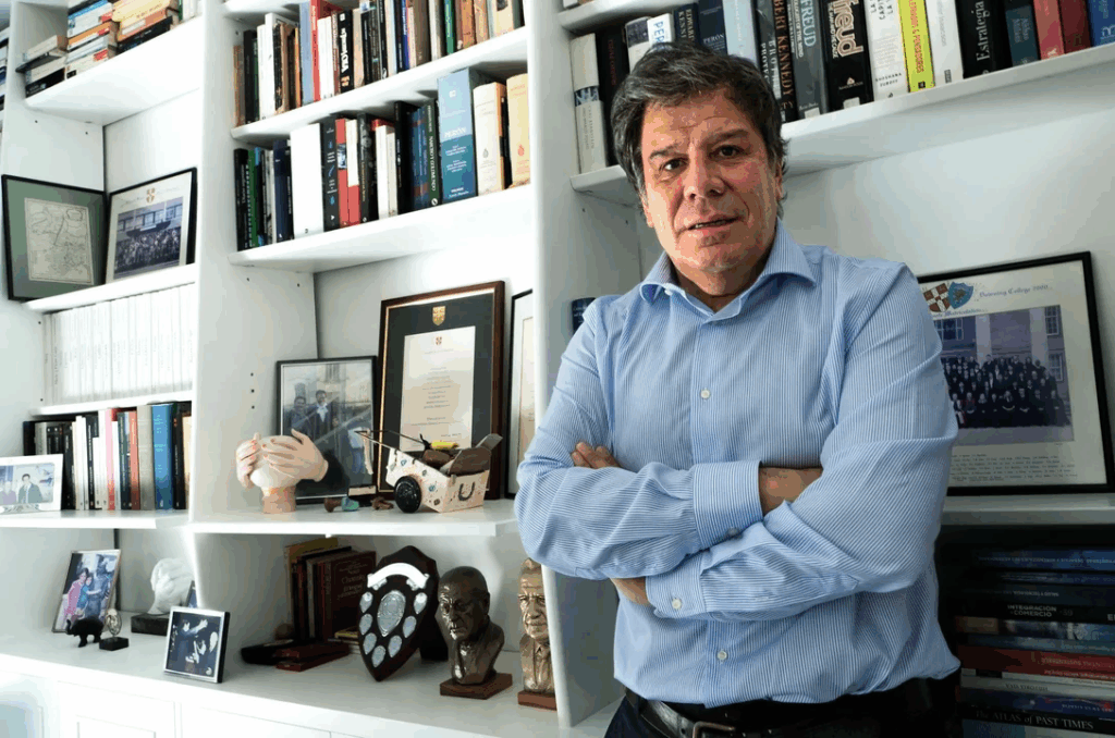 Manes: “Los populistas de izquierda y los populistas de derecha se pelean para la tribuna”