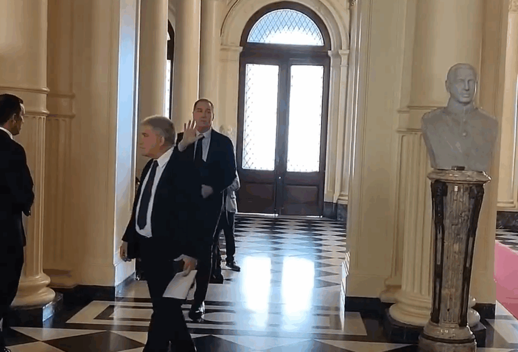 reunión de gabinete con Adorni y Santilli Milei