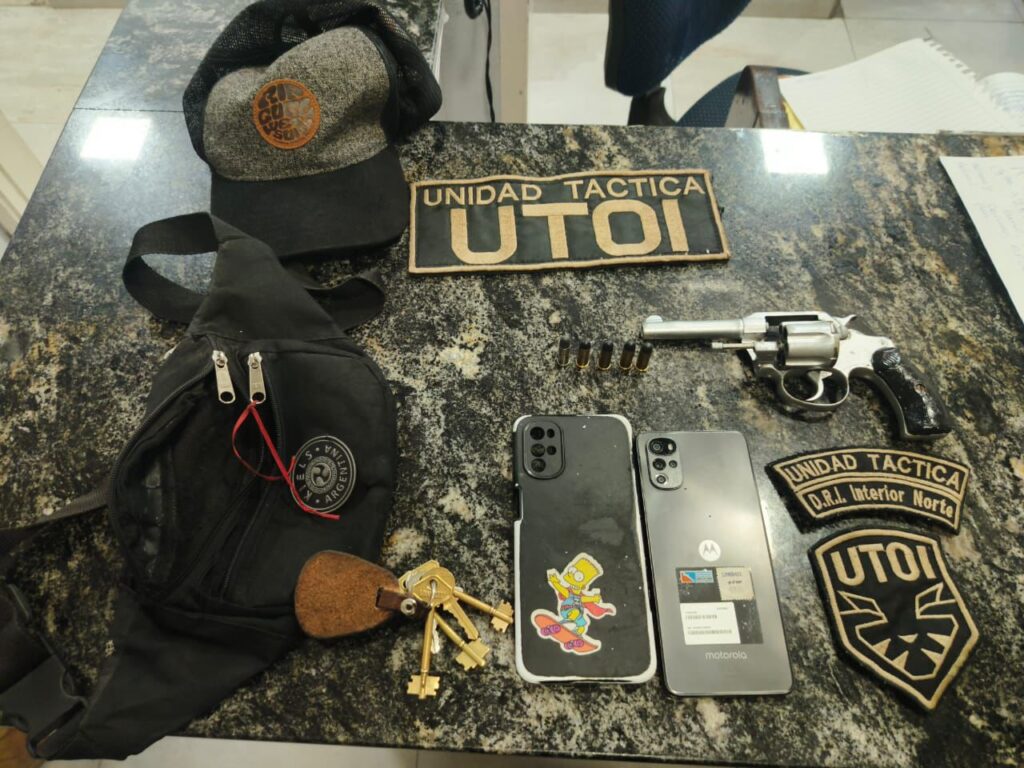 Quiso escapar pero lo detuvo la UTOI: aprehendieron a un hombre con un revólver calibre 32 en su riñonera