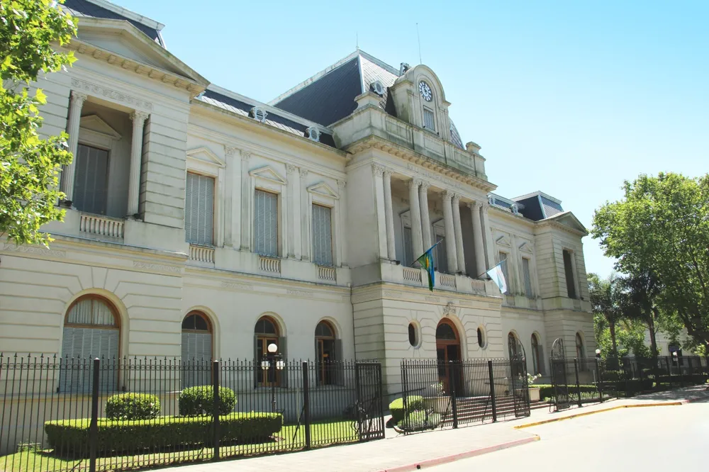 El intendente de Zárate nombró a una IA como funcionaria del municipio