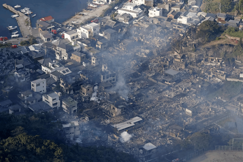 incendio histórico en japón urbano
