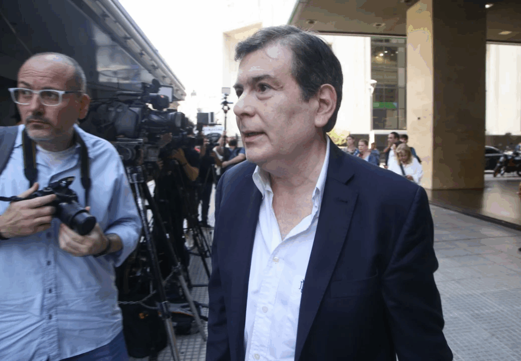 Santilli visita al gobernador de Santiago del Estero con la misión de seguir resquebrajando los bloques peronistas