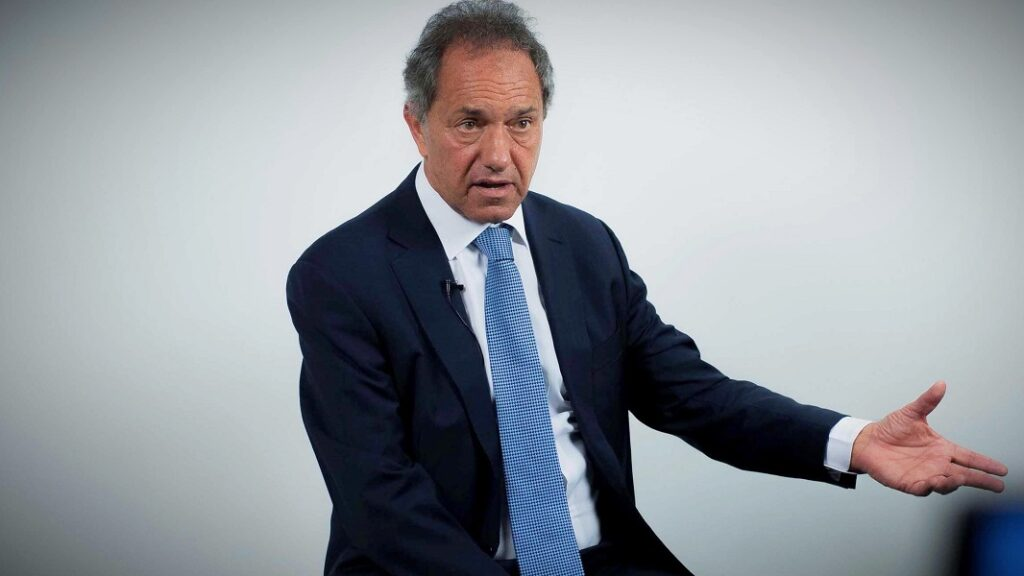 Scioli quiso mostrar el movimiento turístico con una foto que era de 2024