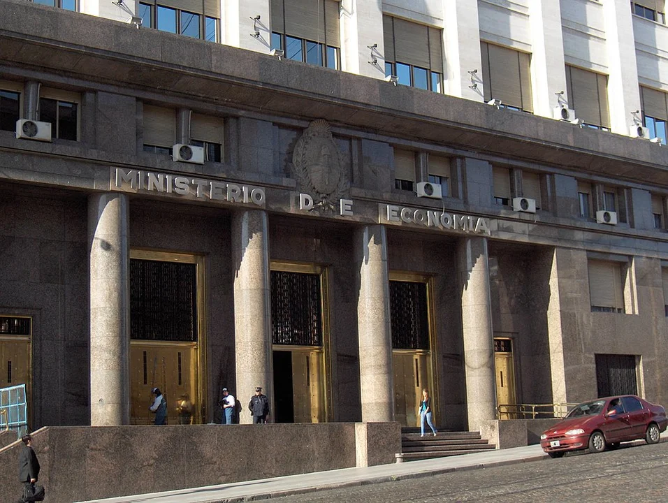 caputo busca refinanciar vencimientos mercado