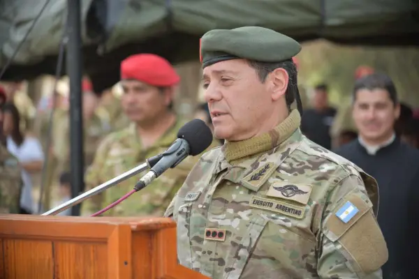 ministro de defensa militar