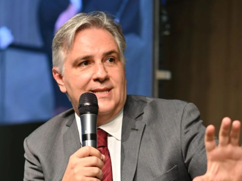 Llaryora anunció que se someterá a una intervención quirúrgica