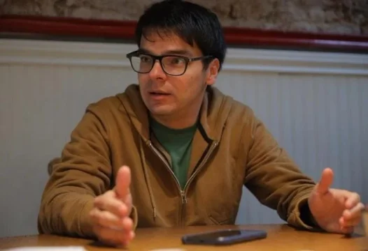 Adorni y Santilli no asuman pro