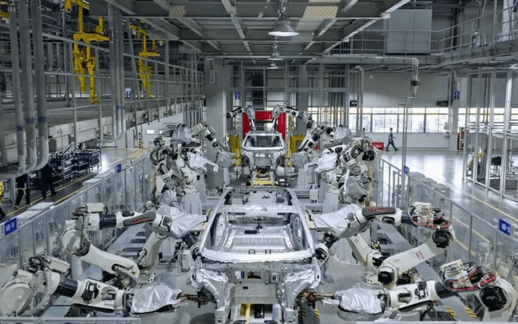 China lidera el mundo: ya tiene 7.000 fábricas inteligentes con robots e IA