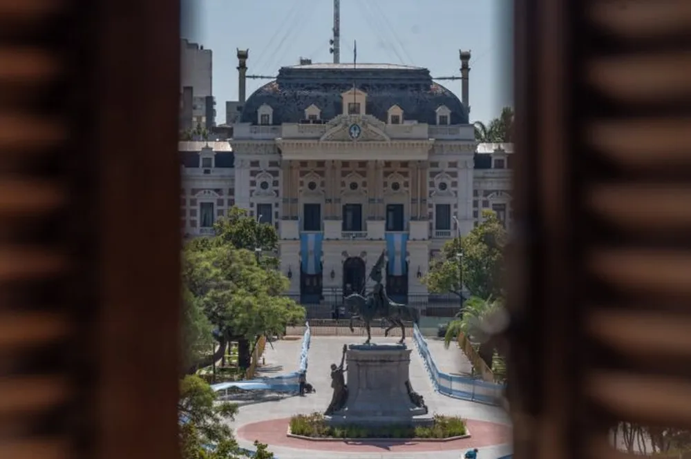 Prevén que el empleo público bonaerense se mantendrá estable en 2026