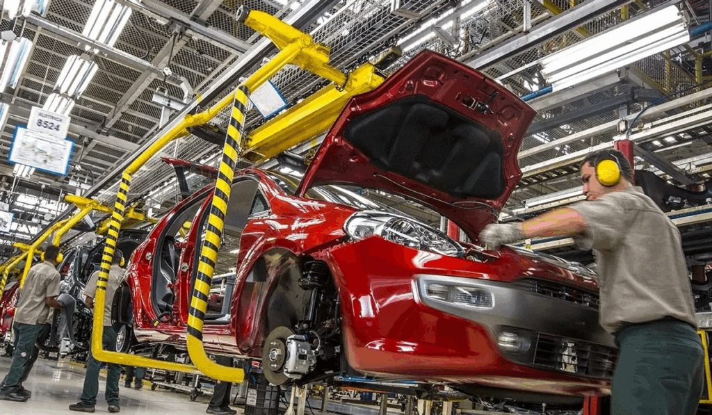 La producción automotriz cayó casi 10% interanual en octubre, según ADEFA