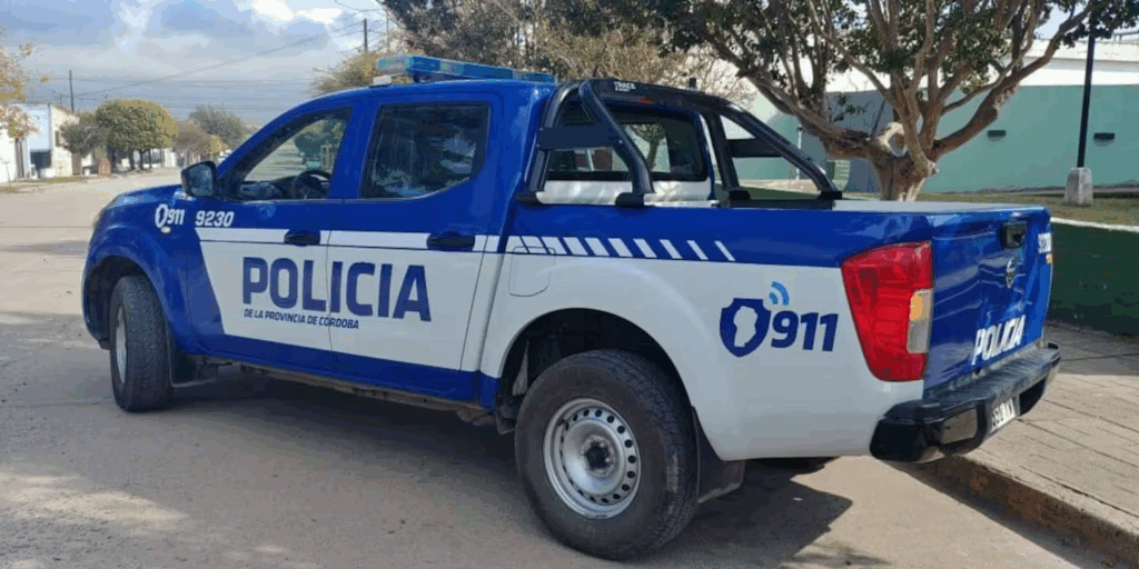 hombre empujó a un policía agresor
