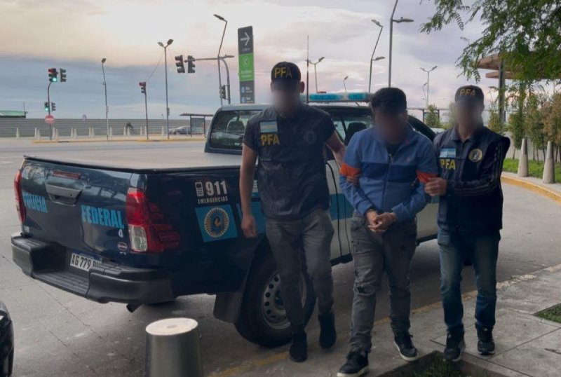 expulsaron a dos hermanos chilenos chile