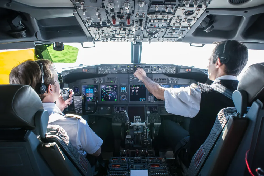 La ANAC actualizó las normas sobre tiempos de vuelo y descanso para tripulaciones aéreas