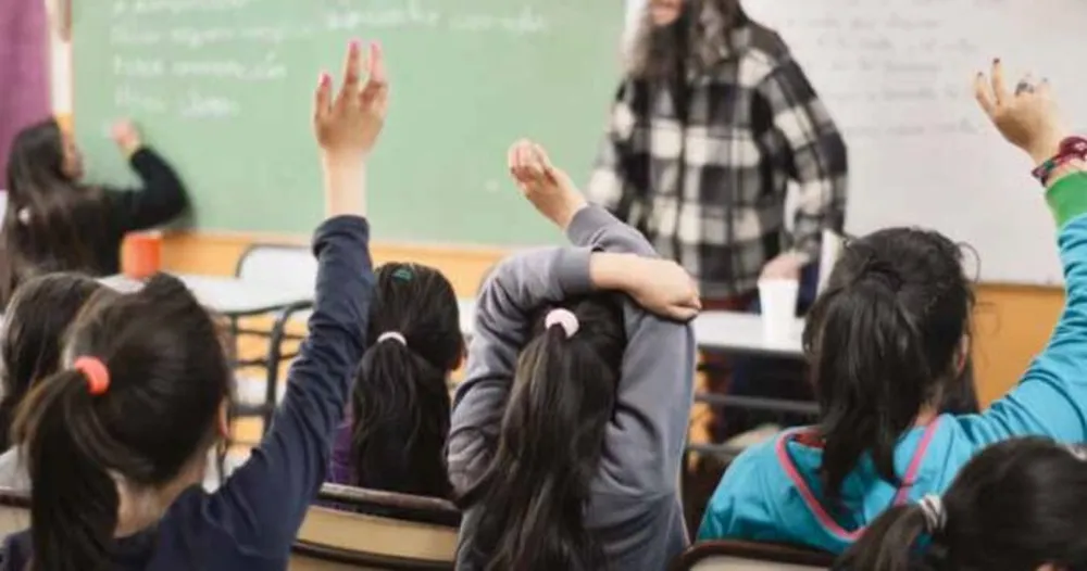 Confirman un piso de 190 días de clases para 2026 y mayor control de las horas escolares