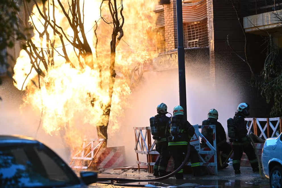 Fuga de gas e incendio en Caballito: las llamas alcanzaron 12 metros y un hombre resultó con quemaduras