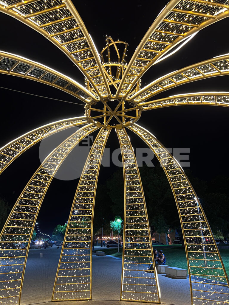 Un globo aerostático, una lluvia brillante y nueva ornamentación: San Nicolás se viste con nuevas decoraciones navideñas